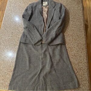 Vintage College Town 2 piece suit set/Blue and Brown Houndstooth Great condition
